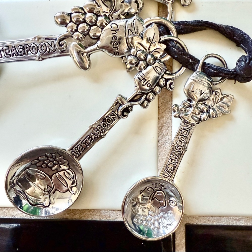 WINE MEASURING SPOONS SET BY GANZ EMBOSSED ZINC ALLOY SEEN ON FOOD NETWORK - Picture 4 of 6